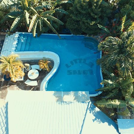 Little Savoy Guest House New Runaway Bay Eksteriør billede