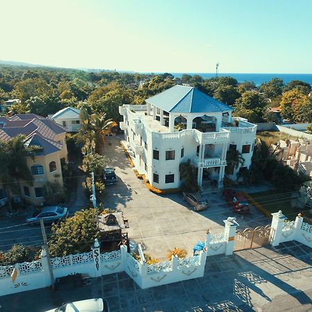 Little Savoy Guest House New Runaway Bay Eksteriør billede