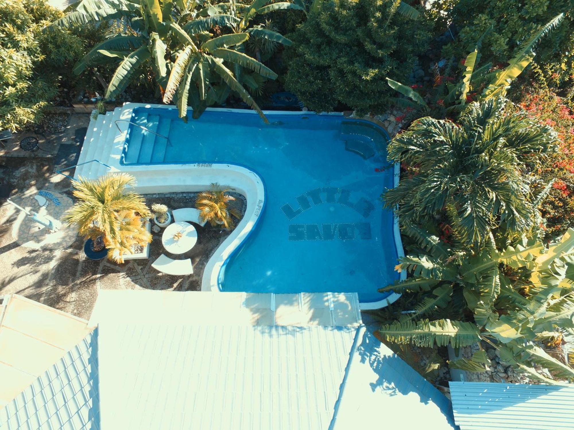 Little Savoy Guest House New Runaway Bay Eksteriør billede