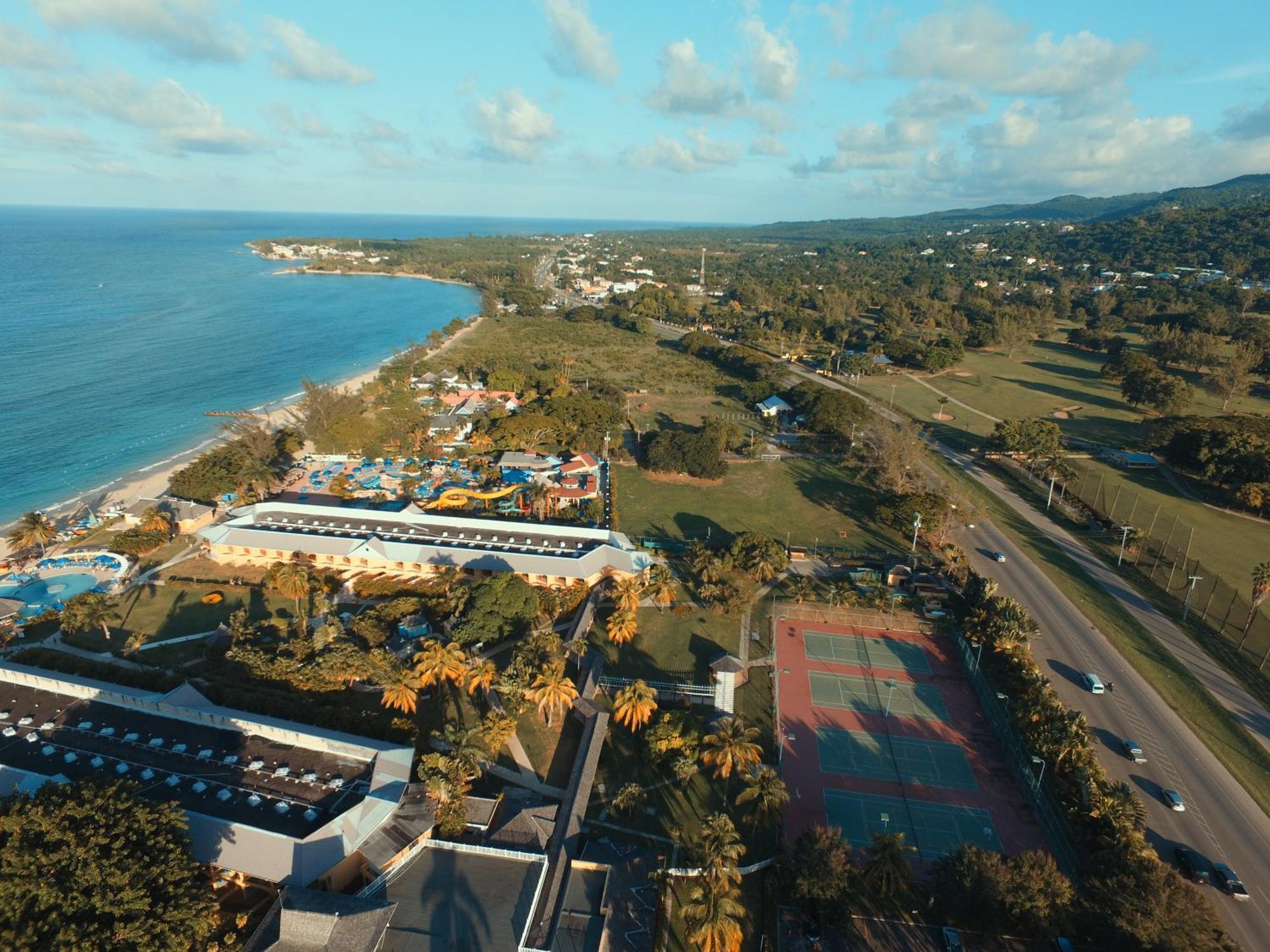 Little Savoy Guest House New Runaway Bay Eksteriør billede