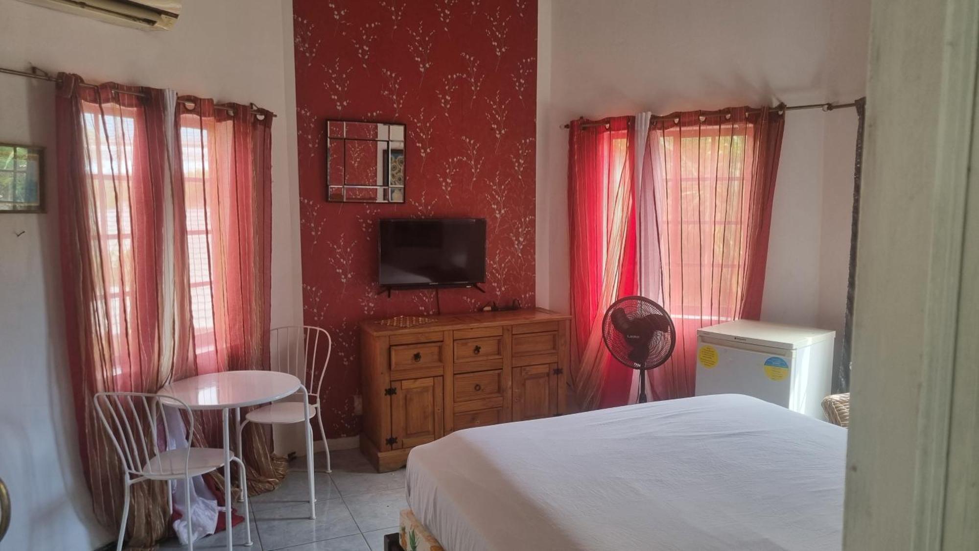 Little Savoy Guest House New Runaway Bay Eksteriør billede