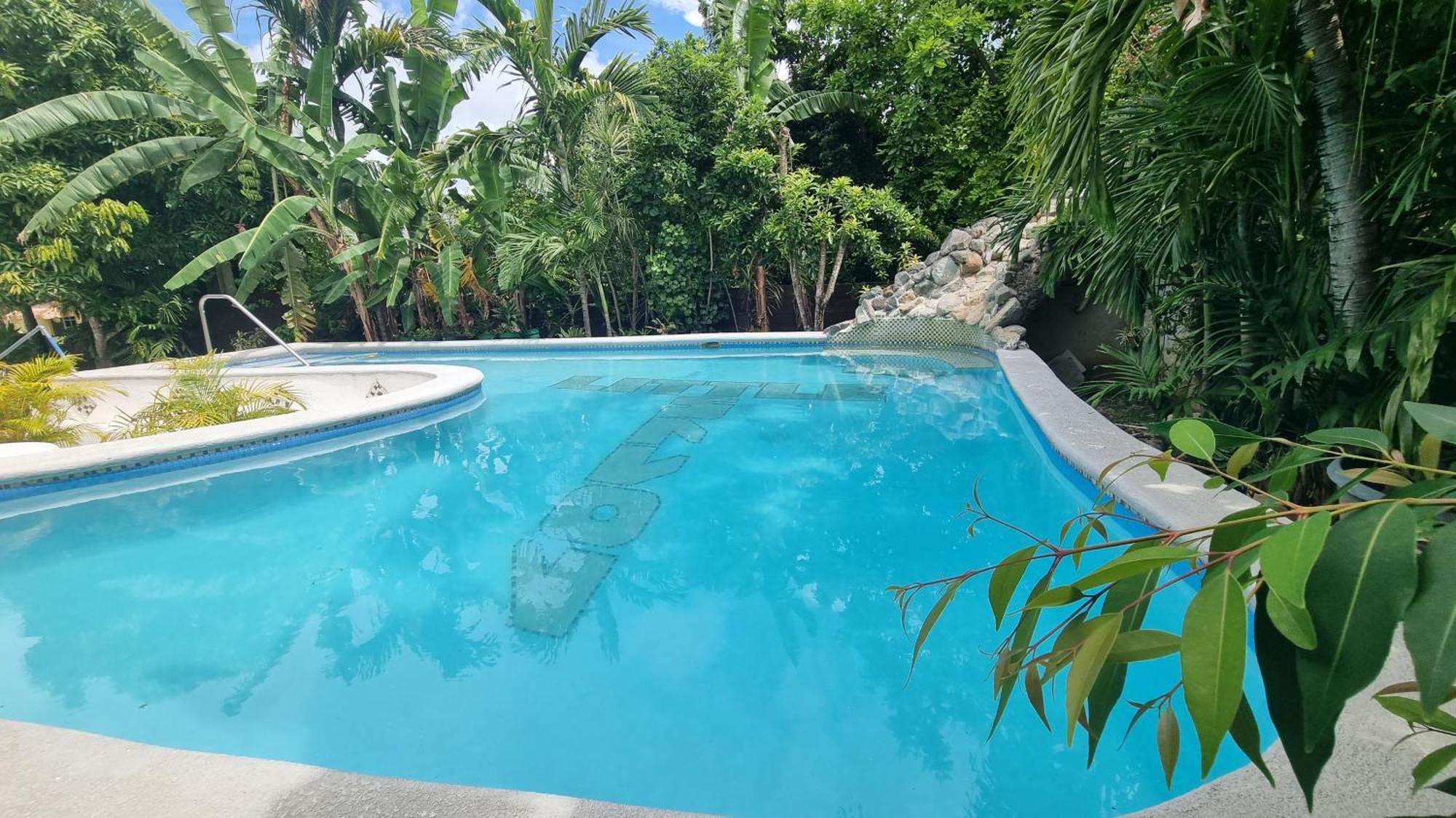 Little Savoy Guest House New Runaway Bay Eksteriør billede