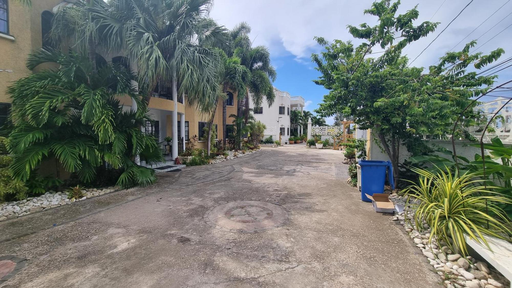 Little Savoy Guest House New Runaway Bay Eksteriør billede