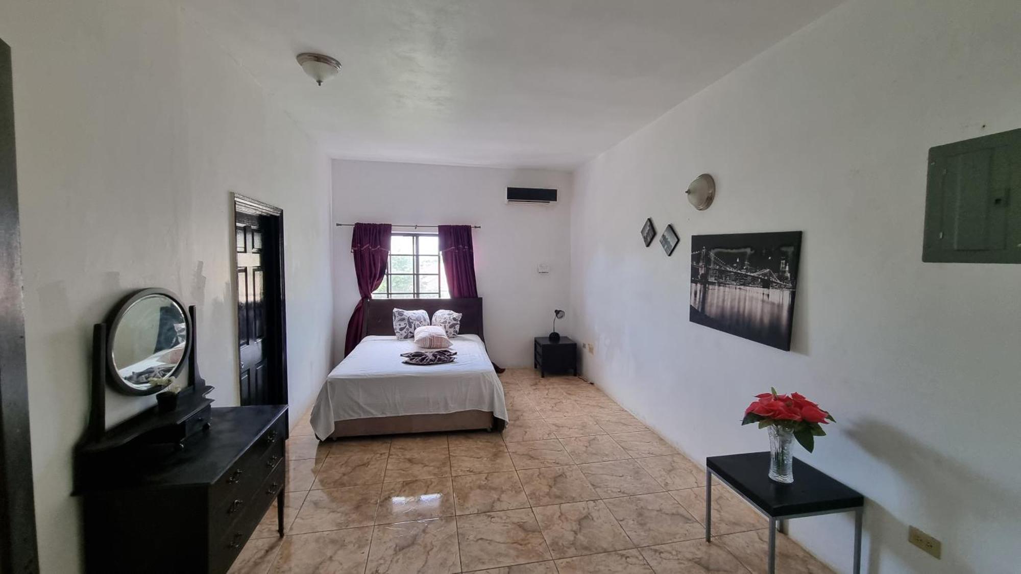 Little Savoy Guest House New Runaway Bay Eksteriør billede